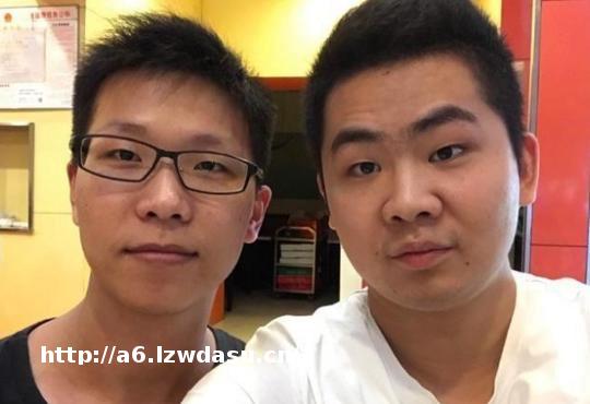 余小C打游戏键盘失灵，自动打字和队友聊天，玩家：这是洞主送的