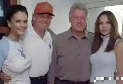 2000年老照片曝光！克林顿搂着梅拉尼娅，特朗普却搂着别人秘籍