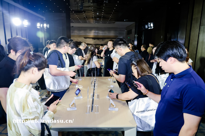 鸿蒙游戏数量破万，《原神》重磅登陆开启全场景游戏新体验