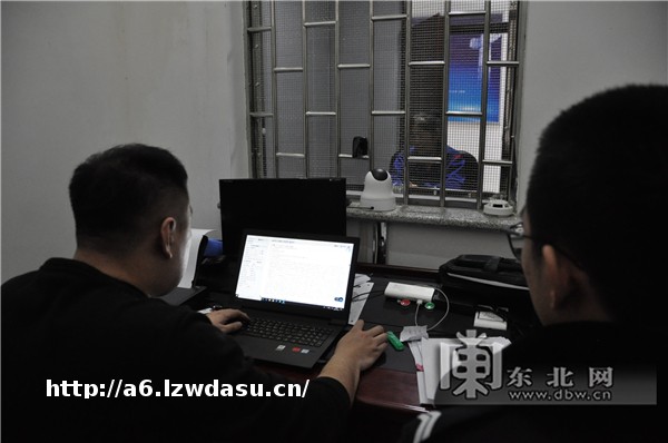 假币案!假钞藏进麻将机   花假币换真钱