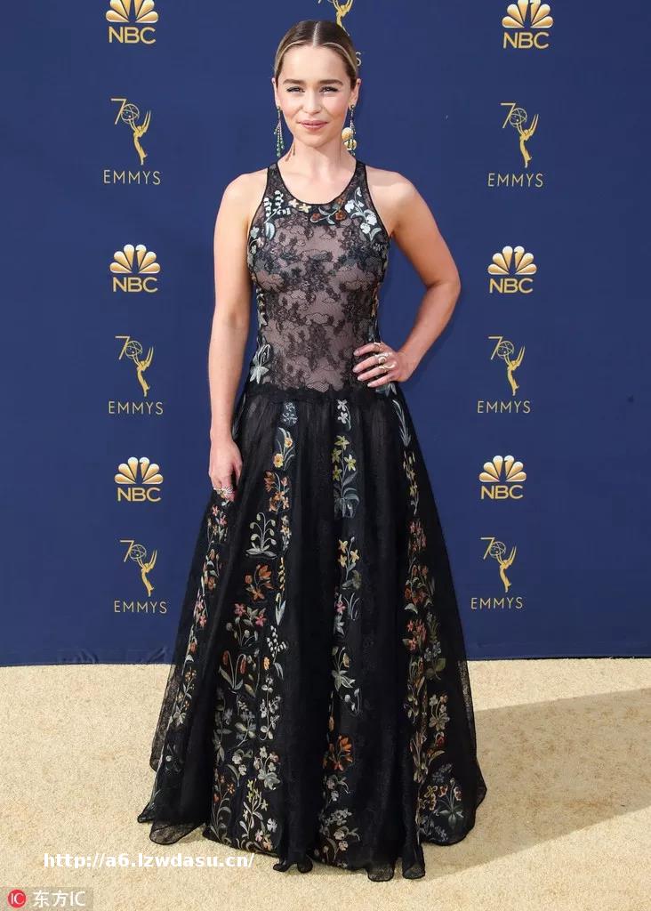 “龙母”要拍浪漫爱情片了，男主角竟然是他