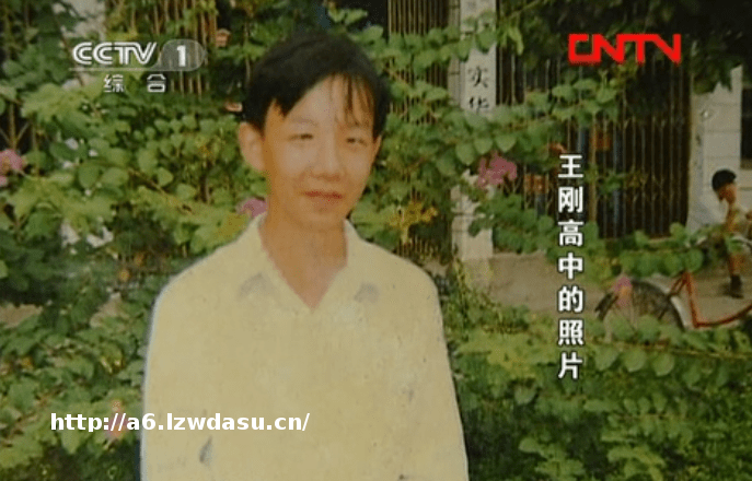 2011年，大学生网游成瘾，沉溺网吧10年不成人形，归家5天后惨死