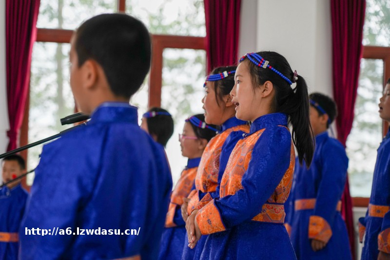 嫩江畔,一位村小校长18年的营建与守护