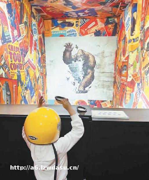 摔碗、扔酒瓶、砸电脑键盘 解压馆里藏了多少负能量?