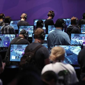 聚焦“虚拟游戏劳工”问题——资本、剩余价值与现代游戏工业