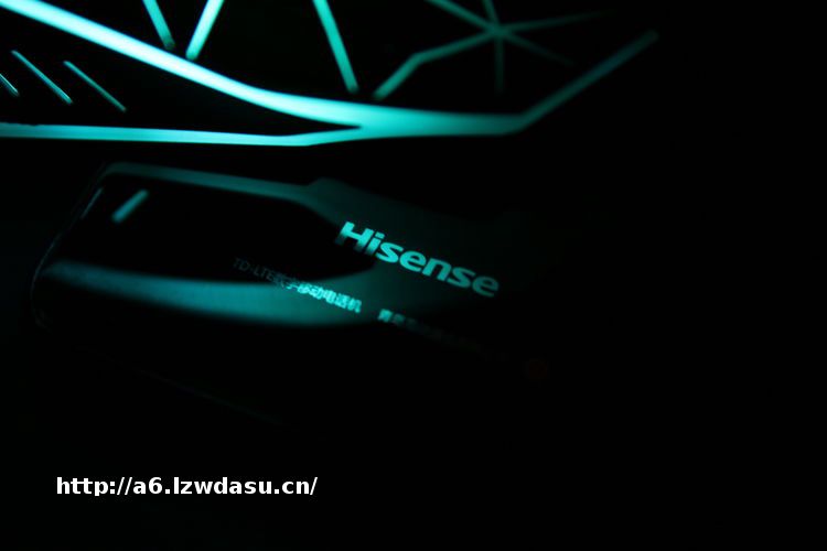 全面屏前后2.5D玻璃，颜值至上——海信哈利手机