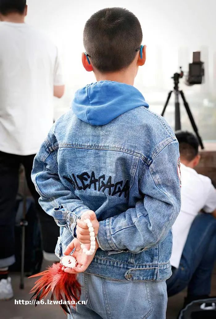 风靡抽卡游戏的小学生,为何只能玩“座位游戏”?攻略