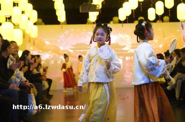 看“幻游红楼梦”数字展,红楼幻境里“闹元宵”