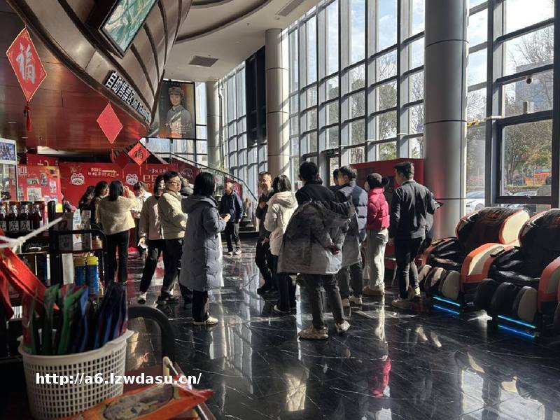 一夜变脸的“游戏天堂”，攻陷中年男人