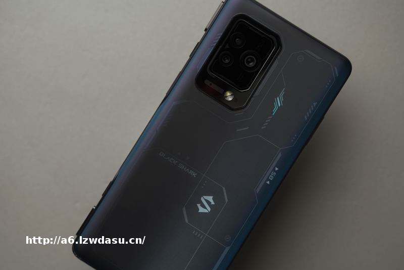 黑鲨手机：成也游戏手机，败也VR项目