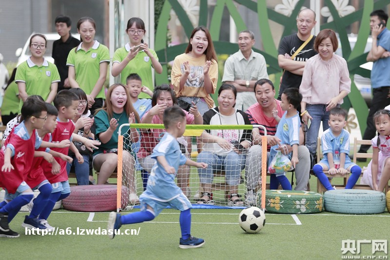 幼儿园踢足球 不是游戏那么简单养成